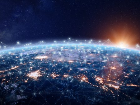 Globales, weltweites Telekommunikationsnetz, das den gesamten Planeten Erde umspannt (Stock Foto)