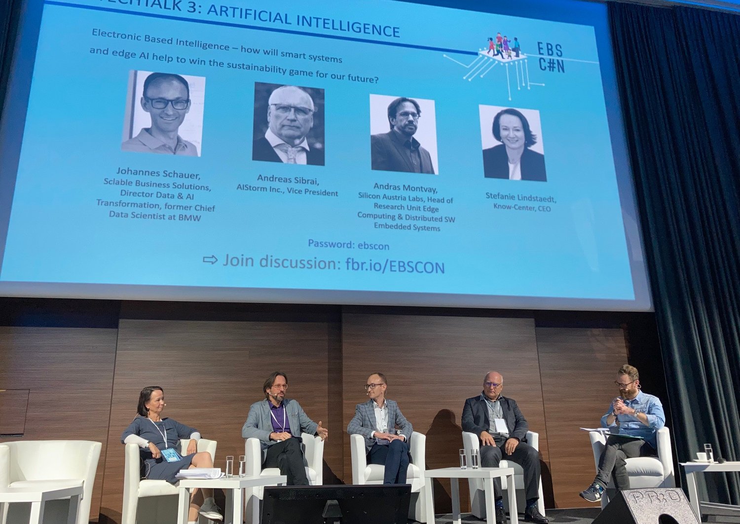 experts talking at the podium, in the background "Techtalks 3: Artificial Intelligence" is projected onto the wall