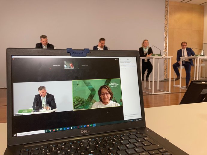 Ein Zoommeeting bei einer Konferenz